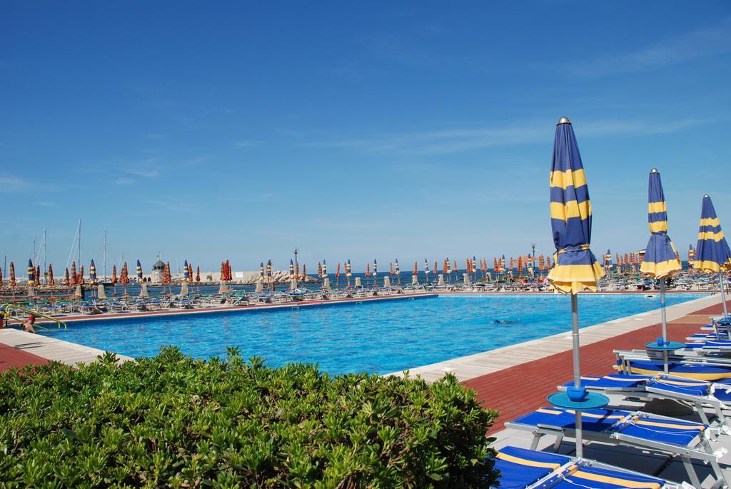 Hotel Baia Del Sole Civitavecchia Eksteriør bilde